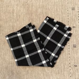 Black white scarf